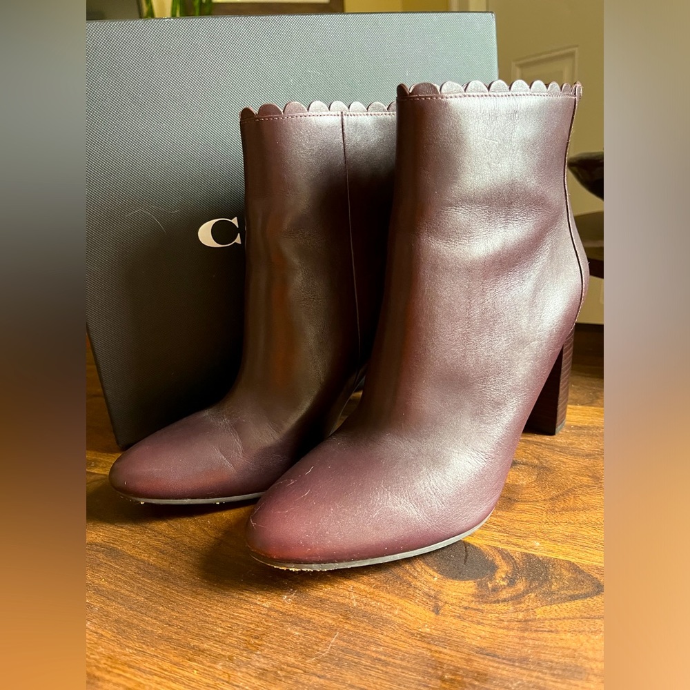 EUC Coach Terence Scalloped Leather Boots W8 - New Blood/Plum